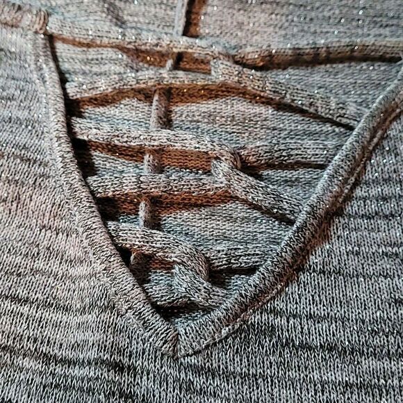 Maurices woman's long sleeve laced shoulders and waist top - Picture 5 of 8